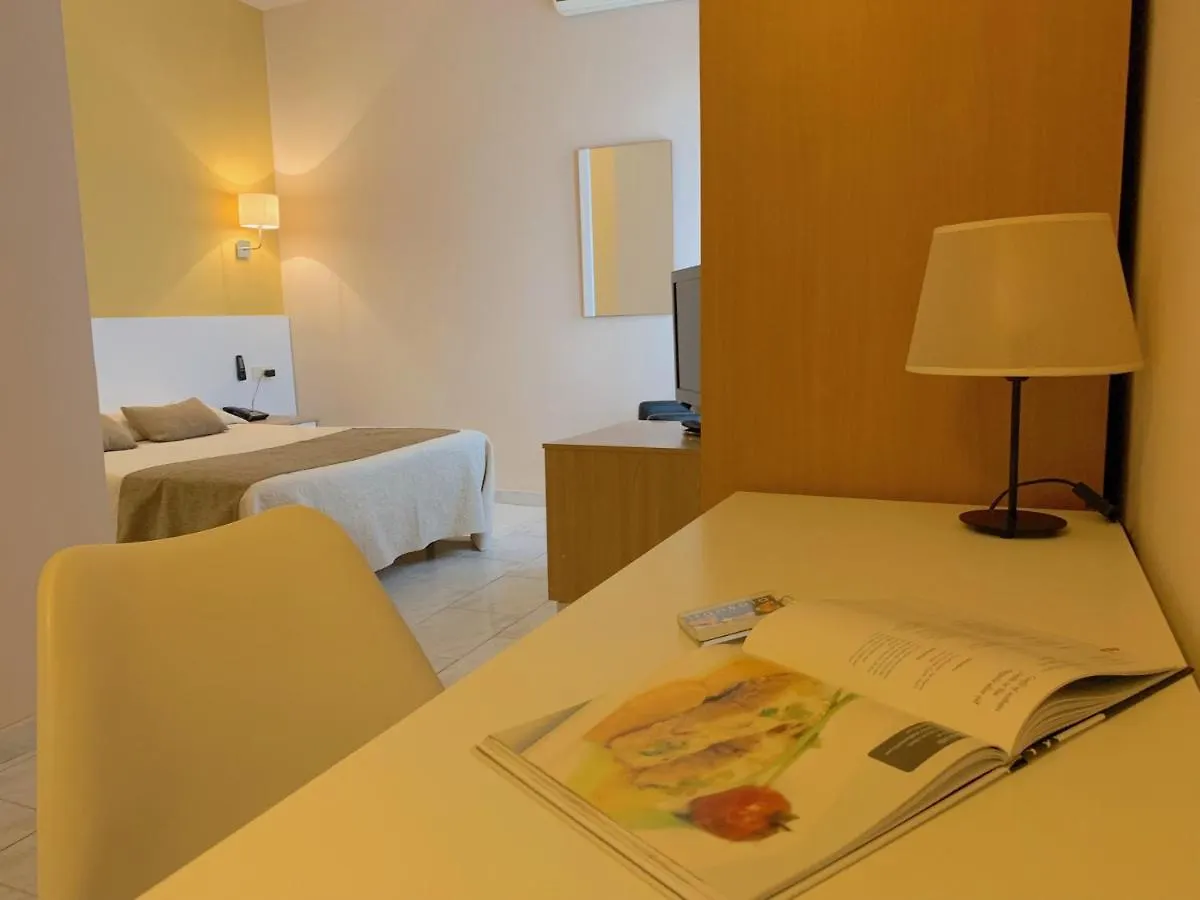 Hotel Restaurant Llansola Sant Carles De La Rapita 2*,